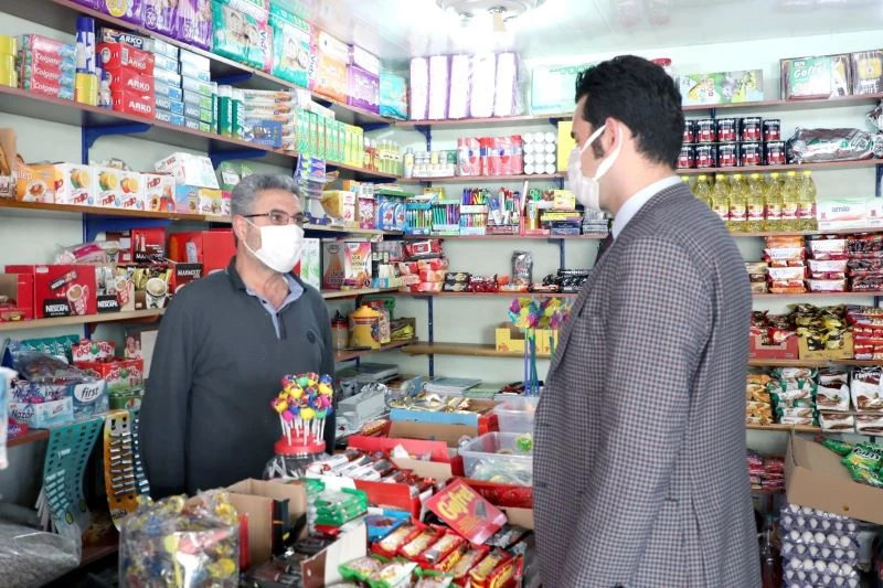 Yenişehir Kaymakamı Beşikçi, vatandaşların taleplerini dinleyip uyarıda bulundu
