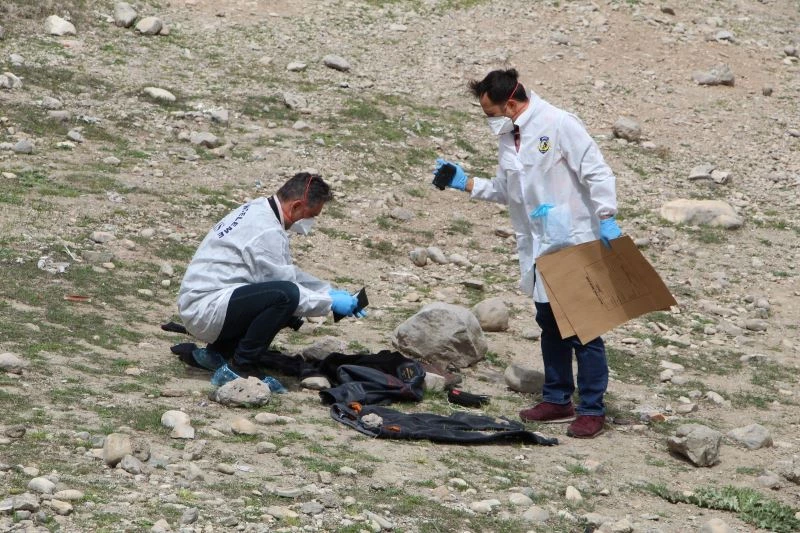 Kıyafetlerini bırakıp ortadan kayboldu
