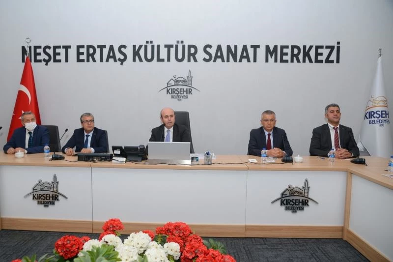 Belediye Başkanı Ekicioğlu, “Önceki dönem işlerle birlikte yeni projeler hayata geçiriyoruz”
