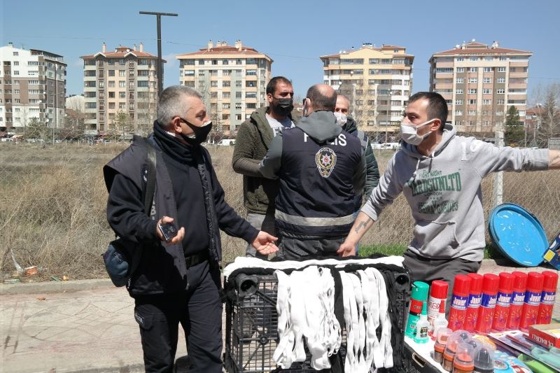 Kasaları tekmeledi zabıtanın üzerine yürüdü
