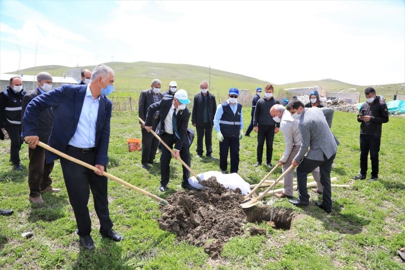 Tuşba Belediyesinden ‘Model Ceviz-Badem Bahçesi’ projesi
