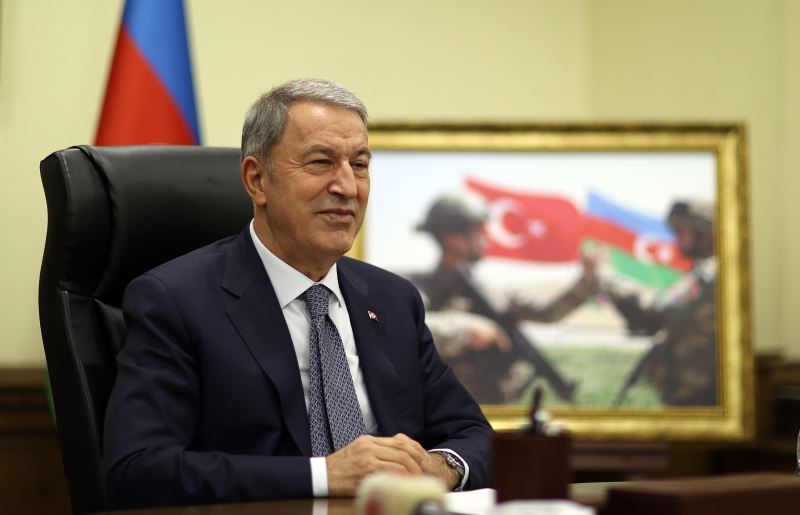 Bakan Akar, Azerbaycan Savunma Bakanı Hasanov ile görüştü
