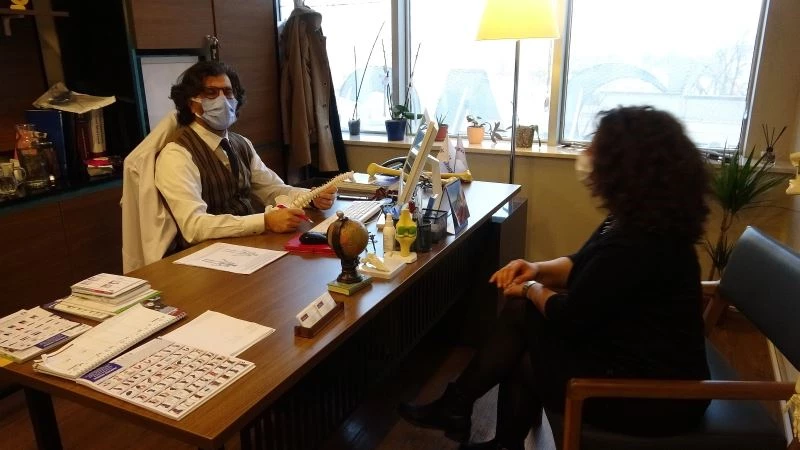 Ailelerin skolyoz teşhisinde görevi çok büyük
