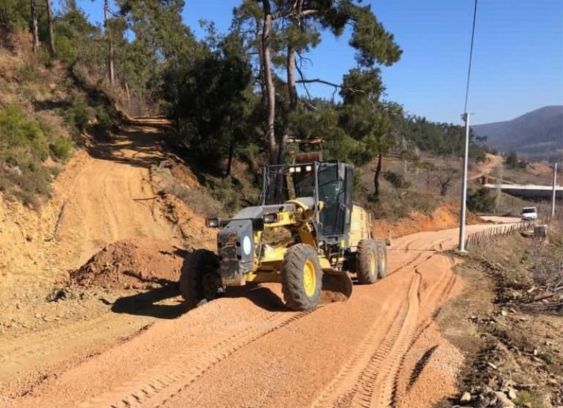 Turgutlu’da 15 mahallenin kullandığı güzergahtaki yol genişletiliyor
