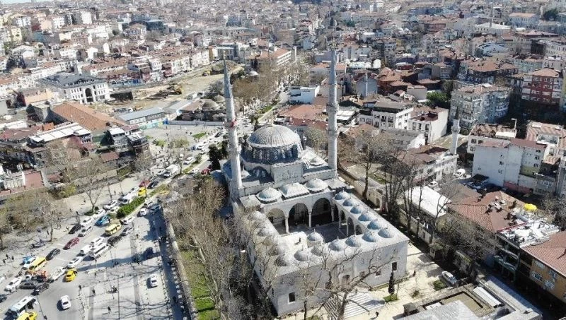 Ramazan ayı için Vahide Sultan Camii’nde mahyalar hazırlanmaya başlandı
