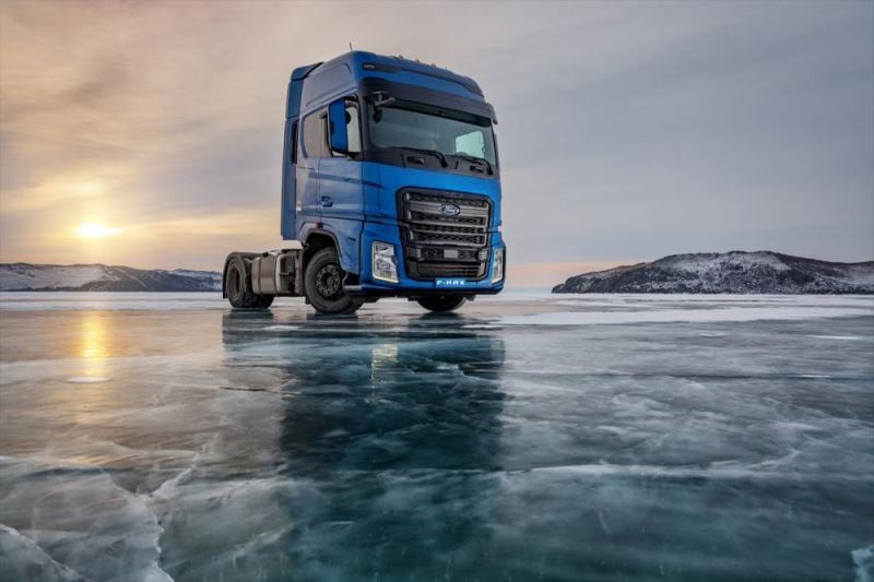 Ford Trucks F-MAX, donmuş Baykal Gölü üstünde hız rekoru kırdı