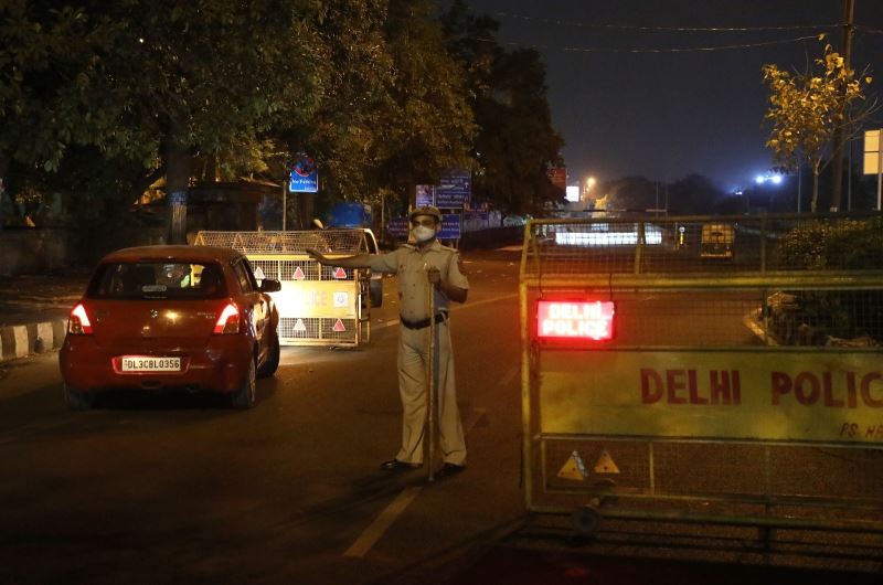 Hindistan’ın Yeni Delhi eyaletinde ay sonuna kadar sokağa çıkma yasağı uygulanacak
