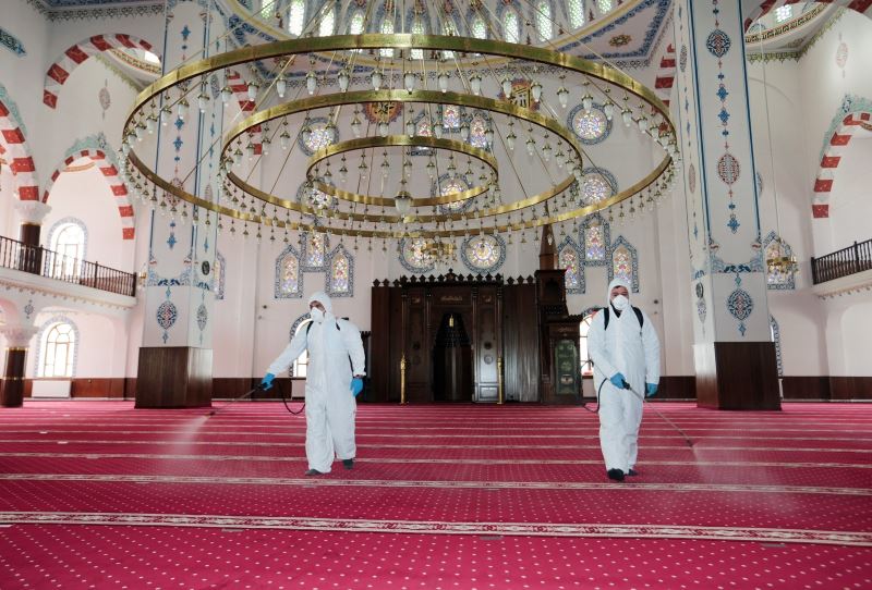 Van’da Ramazan öncesi camiler dezenfekte edildi

