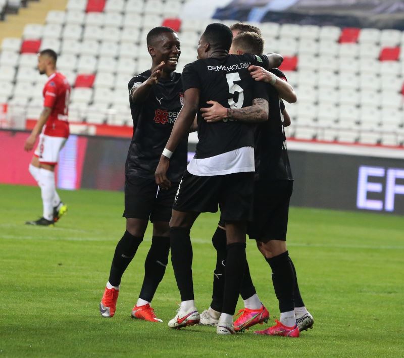DG Sivasspor’un serisi 10 maça yükseldi

