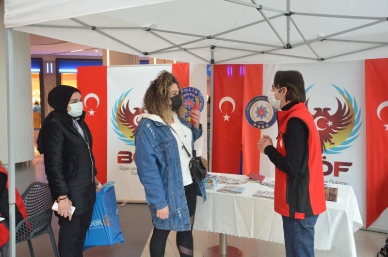 İstanbul Terörle Mücadele Şubesi, terör örgütlerine karşı vatandaşları bilgilendiriyor: 84 bine yakın aileyle temas kuruldu
