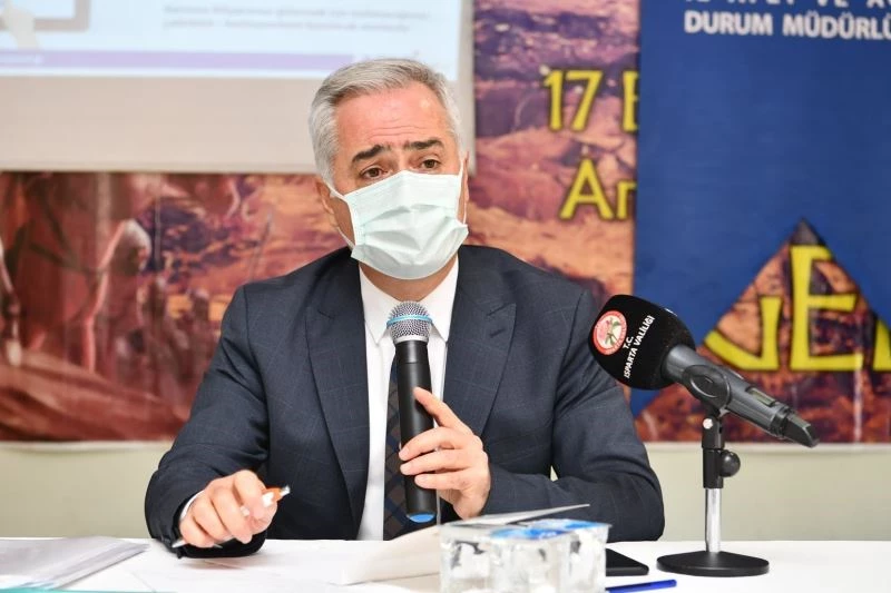 Vali Seymenoğlu’ndan muhtarlara uyarı: “Vaka sayılarımız artıyor, vatandaşlarımızı bir muhtar gibi uyaralım”
