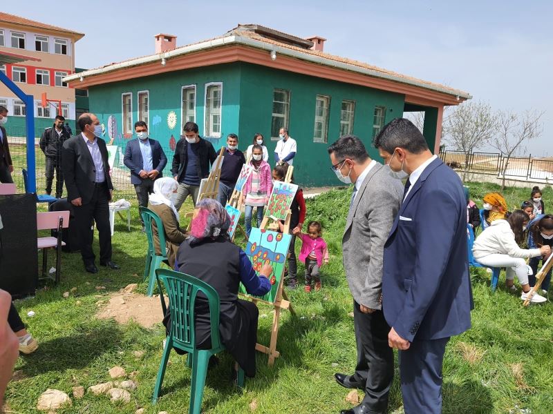 Diyarbakır’da veliler çocuklarının okullarında ’sanata dokundu’
