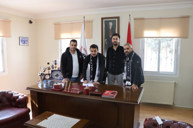 Kuşadası Gençlikspor’da yeni transferler imza attı
