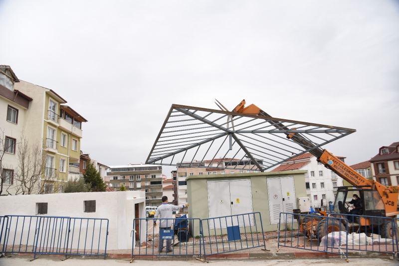 Pazar alanına tuvalet ve çeşmelerin olduğu yapı inşa edildi
