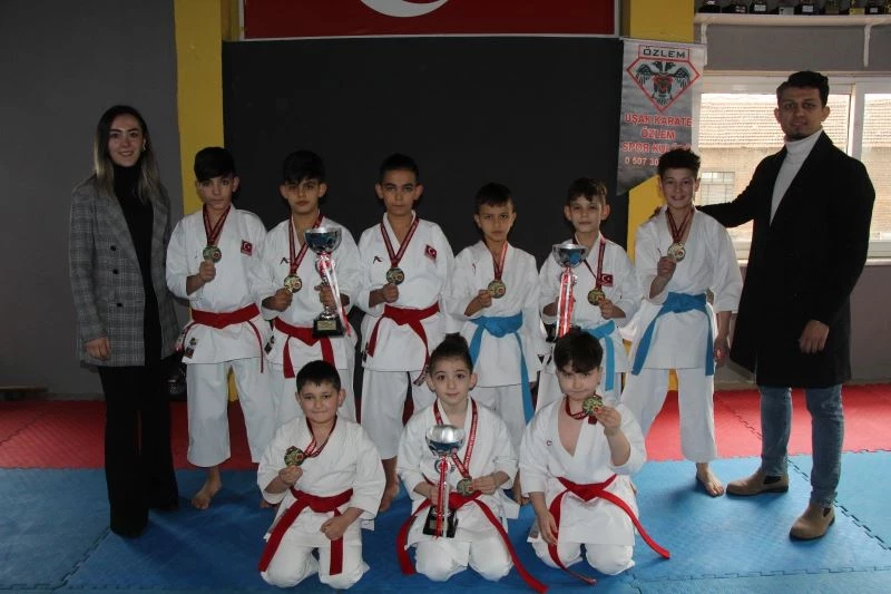 8 yaşında altın madalya kazanan Tural antrenmanlarına devam ediyor
