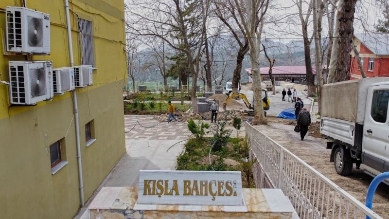 Kışla bahçesi yenileniyor

