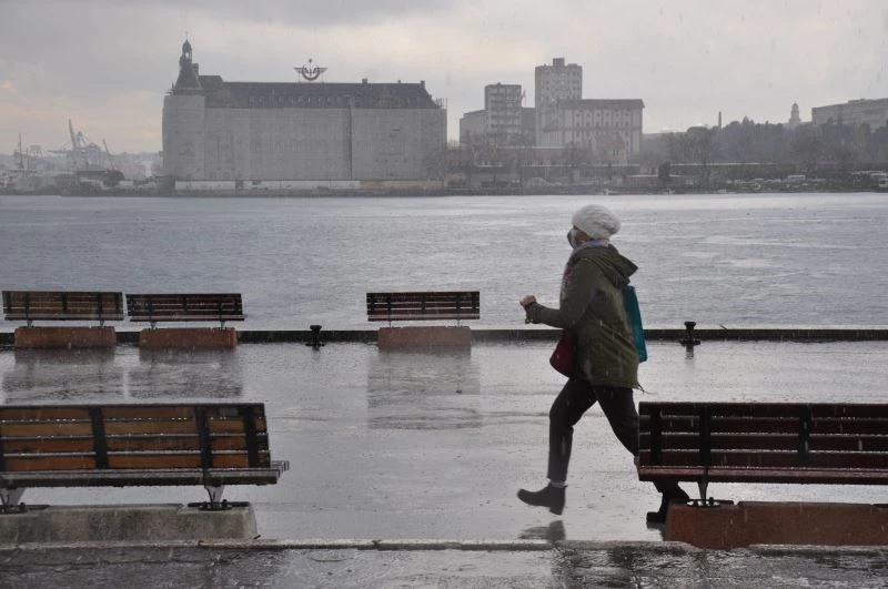 İstanbullular güne dolu ile uyandı
