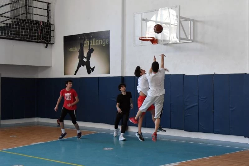 Pandemiye rağmen basketboldan vazgeçmediler
