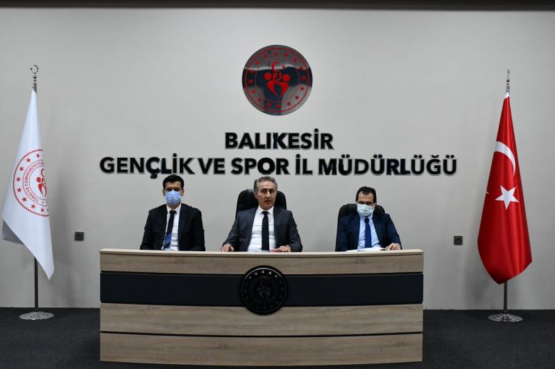 Müdür Arıcıoğlu ve Federasyonların il temsilcileri toplantı yaptı
