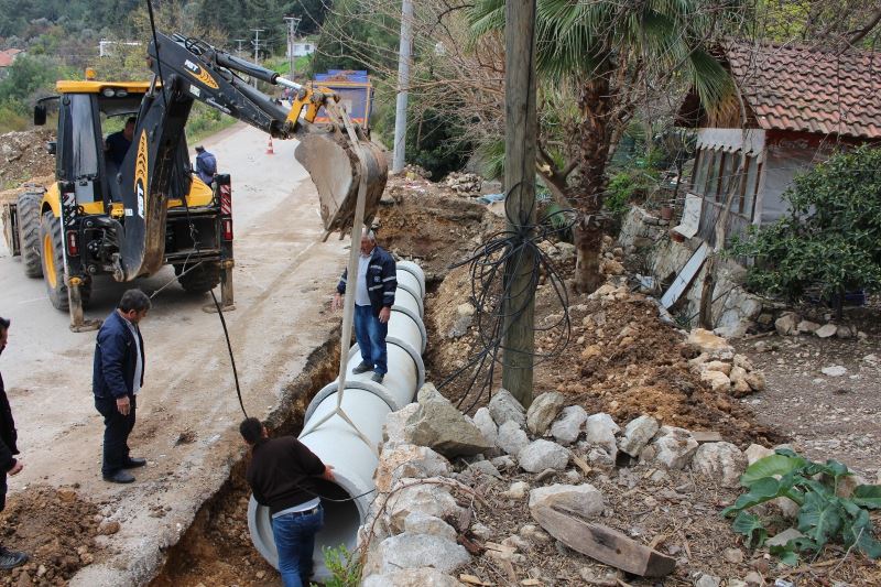 Kumluca Yazır’da hasarlı büzler yenilendi
