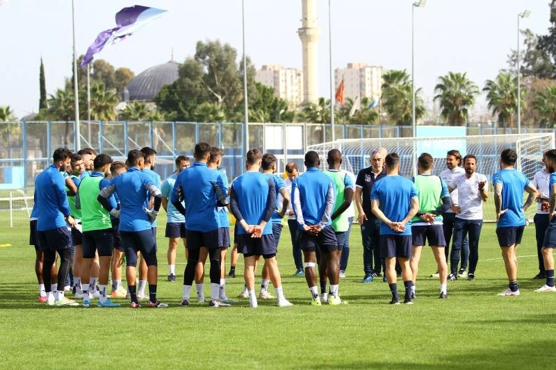 Samet Aybaba: “Maç seçme lüksümüz yok”
