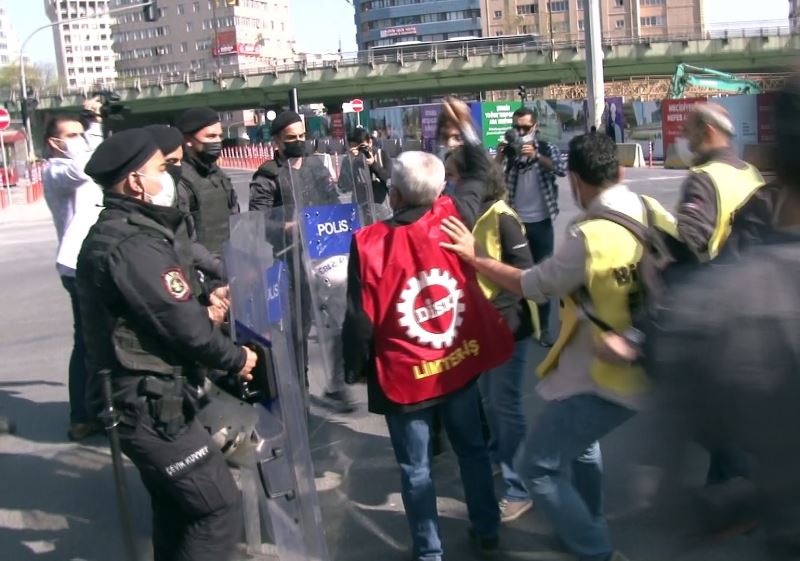 Taksim’e yürümek isteyen gruplara gözaltı
