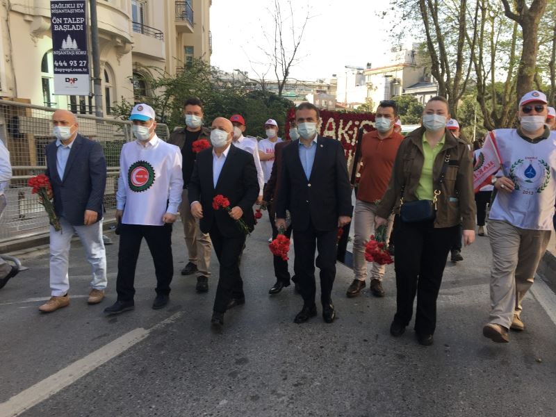 HAK-İŞ Konfederasyonu Taksim’e çelenk bıraktı
