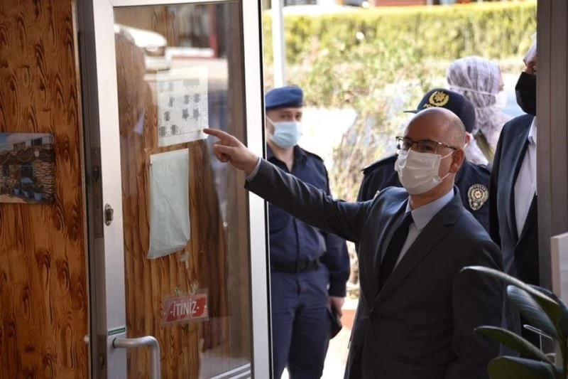 Kaymakam Yaman’dan denetim ekipleri ve kapanmadan muaf olan esnafa ziyaret
