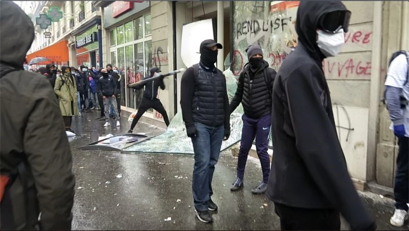 Paris’te olaylı 1 Mayıs gösterilerinde gözaltı sayısı 34’e yükseldi
