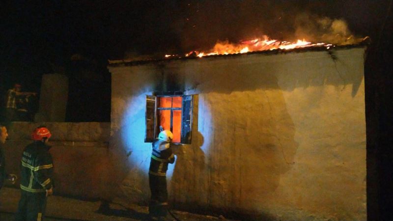 Milas’ta ev yangını: 1 yaralı
