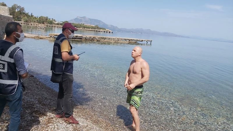 Denize girdi, “İşsizim, ceza kesmeyin” dedi
