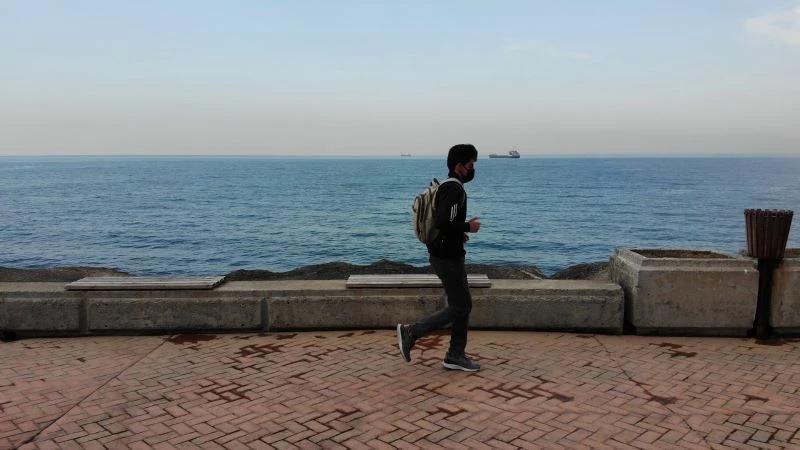 Yaşadığı olaydan etkilendi: Şehirlere yürüyerek gidiyor
