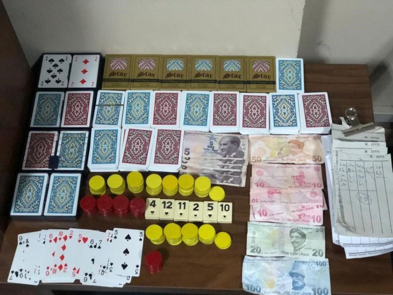 Denizli’de 3 adreste kumar oynayan 25 şüpheliye 33 bin 400 TL idari para cezası
