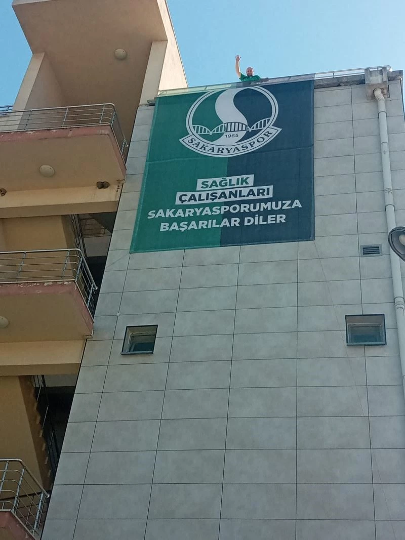 Play-Off yolundaki Sakaryaspor’a sağlıkçılardan destek

