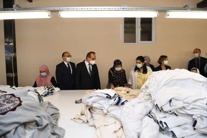 Vali Yavuz, 132 engelli bireyin istihdam edildiği merkezi ziyaret etti
