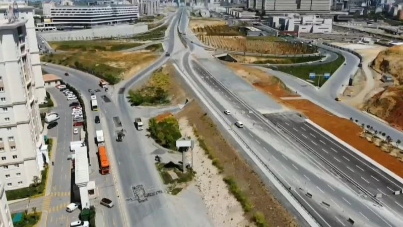 (Özel) Hastaneye yolunu yapmayan İBB, hastaneye çıkan yollara yama yapıyor
