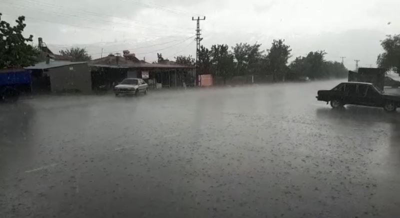 Üzümlü’de dolu yağışı etkili oldu
