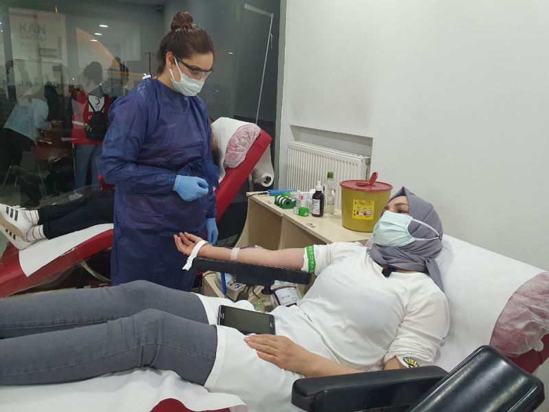 Kızılay kan bağışı çağrısında bulundu, vatandaşlar kan vermek için koştu
