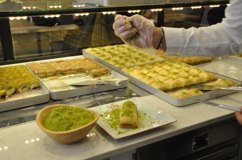 Hacıbaba Pastaneleri, pandemiye rağmen 21’inci şubesini Kızıltepe’de açtı
