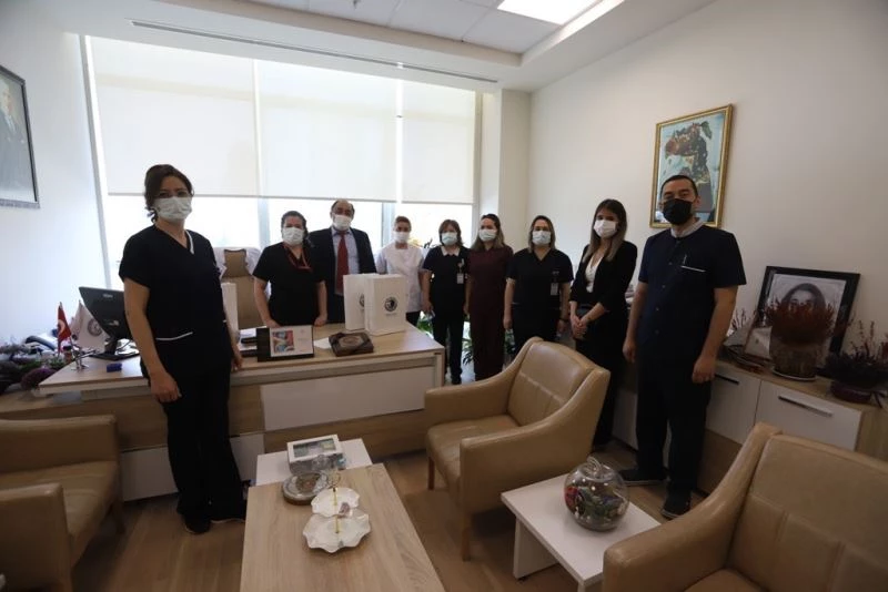 Kartal Belediyesi’nden hemşirelere moral ziyareti
