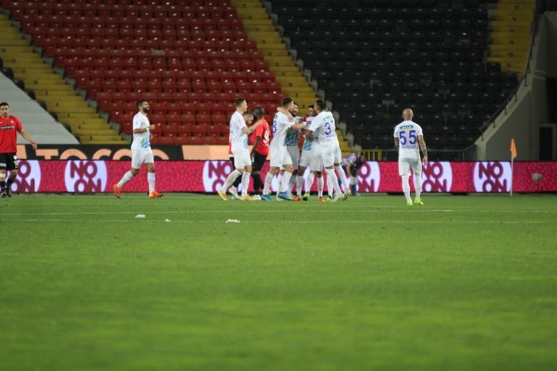 Süper Lig: Gaziantep FK: 0 - Ç.Rizespor: 3 (İlk yarı)