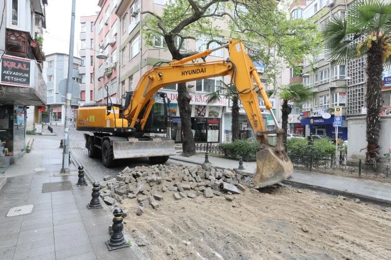İzmit’te sökülen parke taşları tasarrufa dönüşüyor
