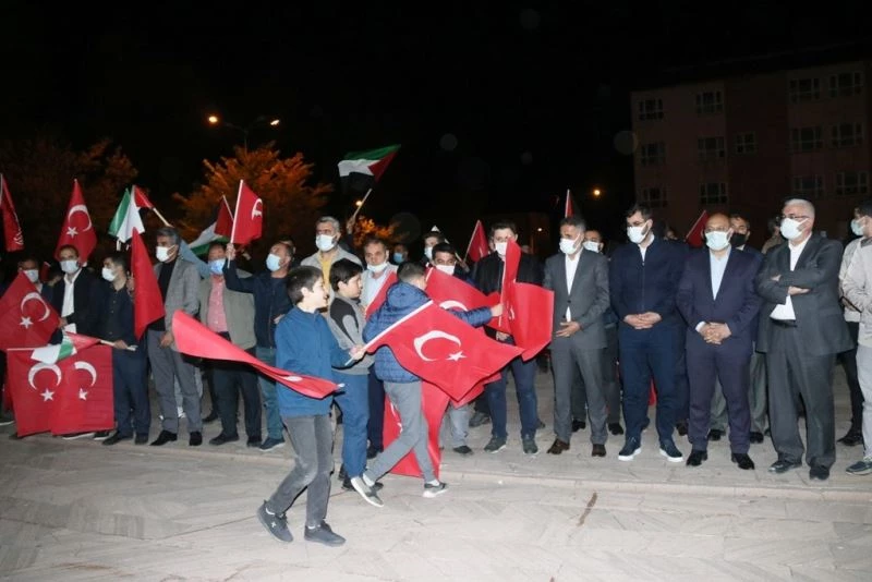 Bitlis’te 100 araçlık konvoyla İsrail’e kınama
