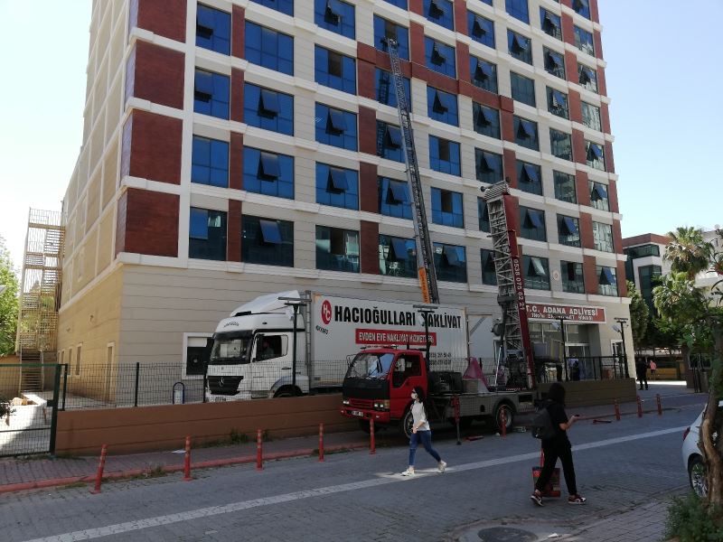 Adana’da adliye binalarında taşınma işlemleri sürüyor
