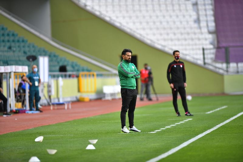 İlhan Palut: “Oyuncularımızın mücadelesi bizim için değerli”