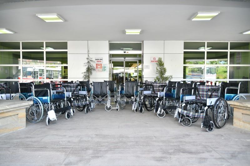 Büyükşehir’den 20 engelliye tekerlekli sandalye, 261 yetim çocuğu bayramlık

