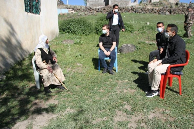 Kaymakam Demirer’den tek başına yaşayan Nigar teyzeye ziyaret

