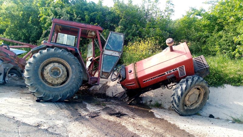 Tekirdağ’da korkunç kaza: Otomobille çarpışan traktör 3 parçaya bölündü
