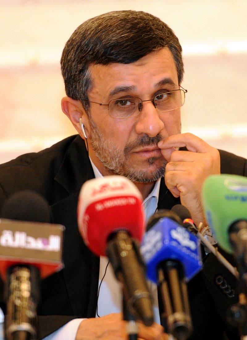 Eski İran lideri Ahmedinejad, yeniden cumhurbaşkanlığına aday oldu
