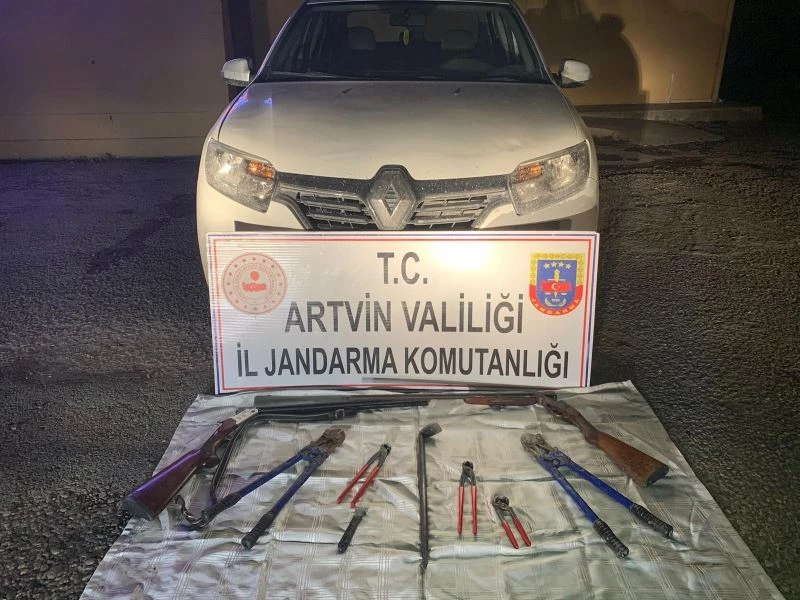 Artvin’de 13 hırsız 214 saatlik güvenlik kamerası incelenerek yakalandı
